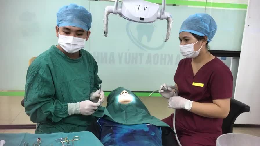 Ca cấy ghép chân răng nhân tạo implant vị trí số 15 cho khách hàng tại Nha Khoa Thùy Anh.
